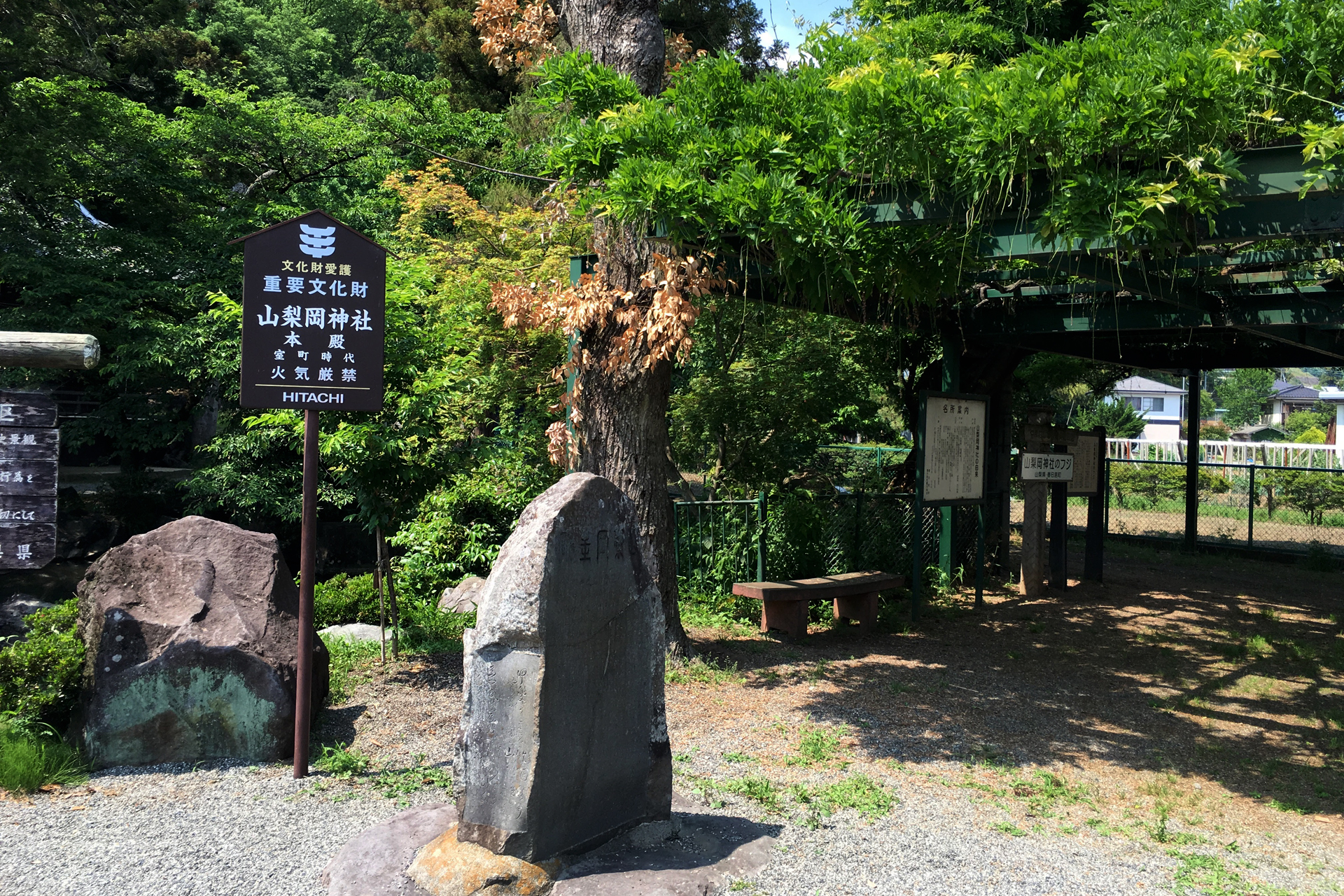 山梨岡神社の写真