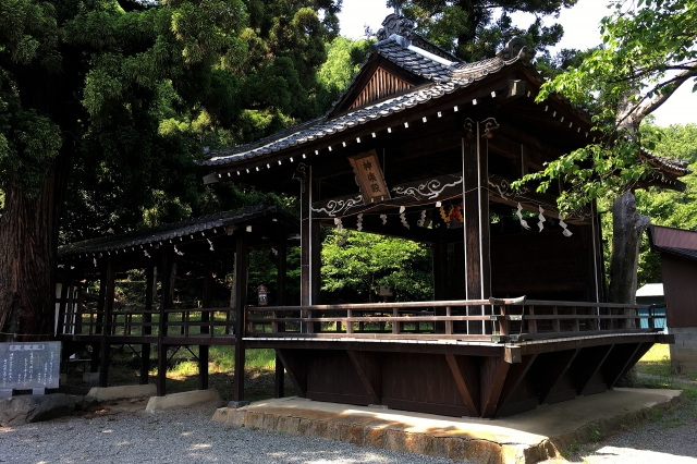 山梨岡神社の写真